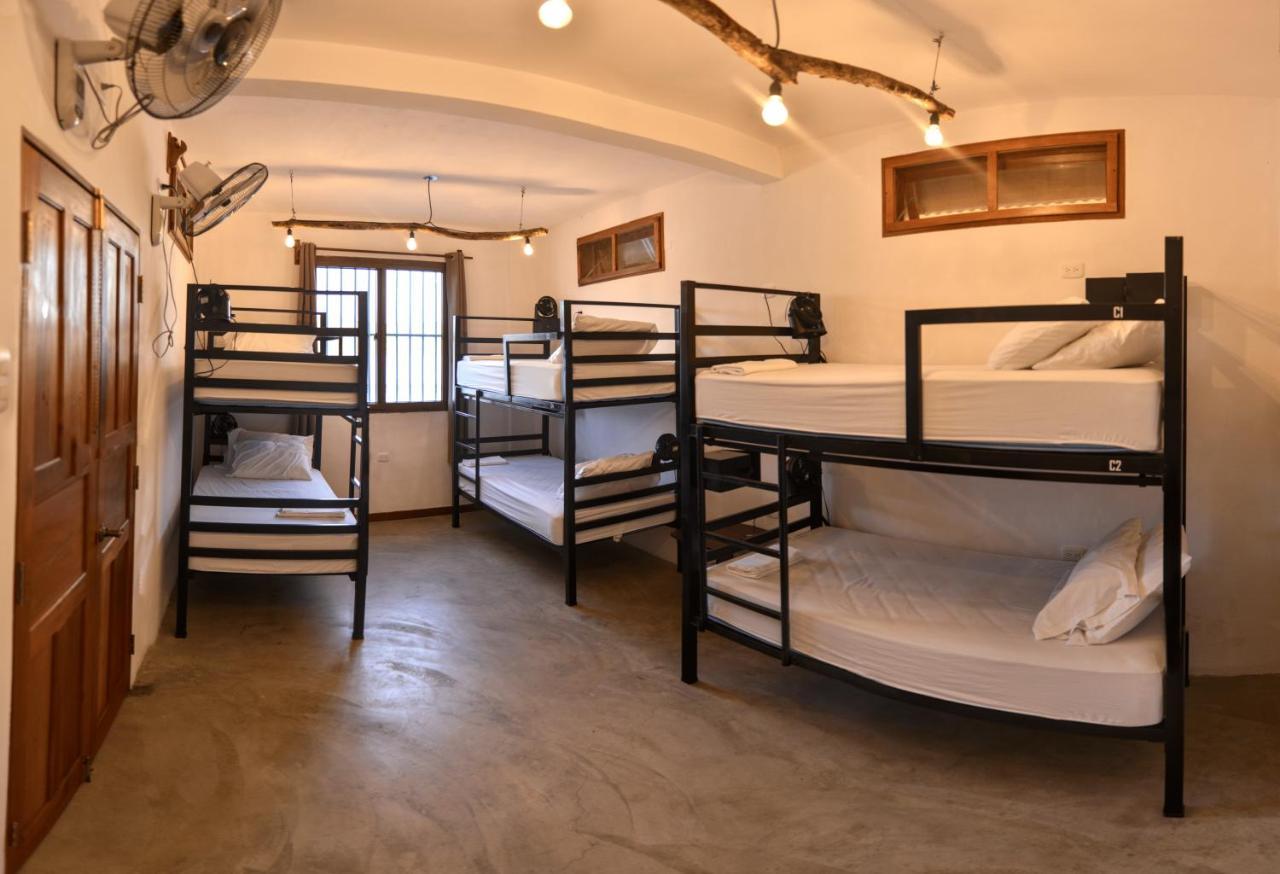 Hostal Don Cenobio Flores Bagian luar foto