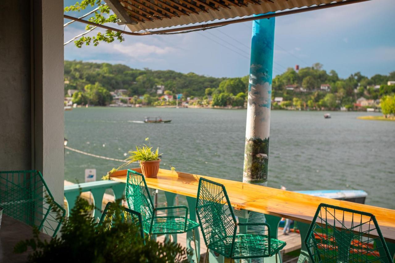 Hostal Don Cenobio Flores Bagian luar foto
