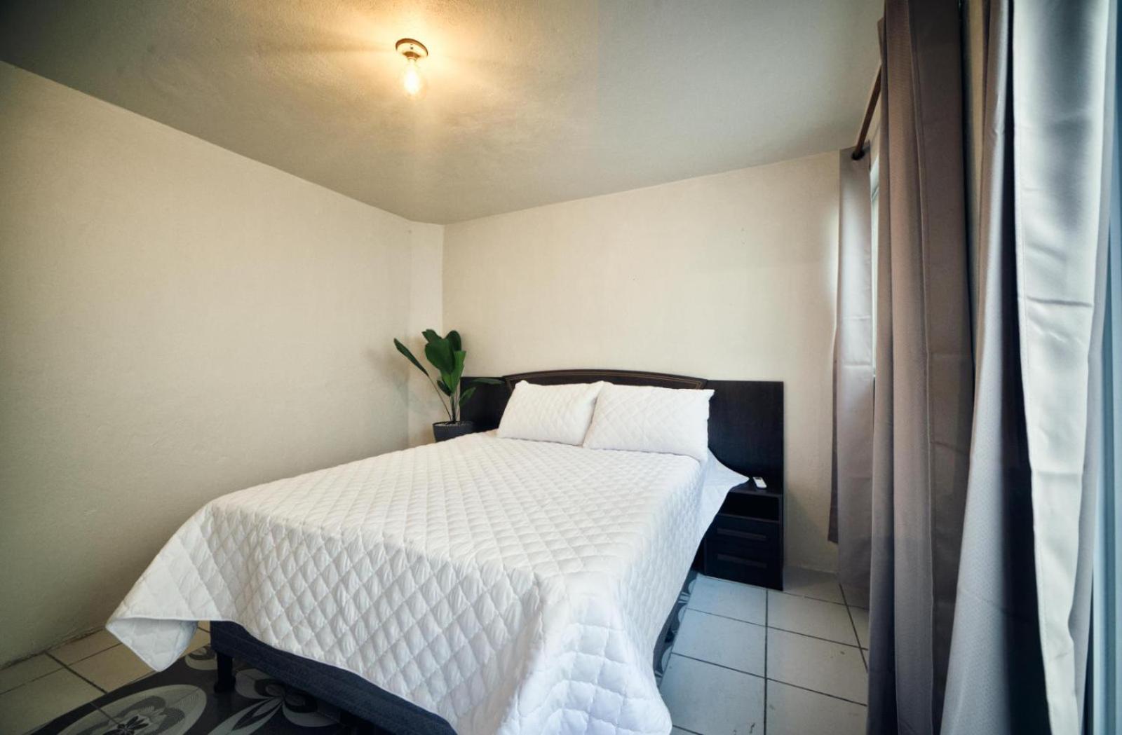Hostal Don Cenobio Flores Bagian luar foto
