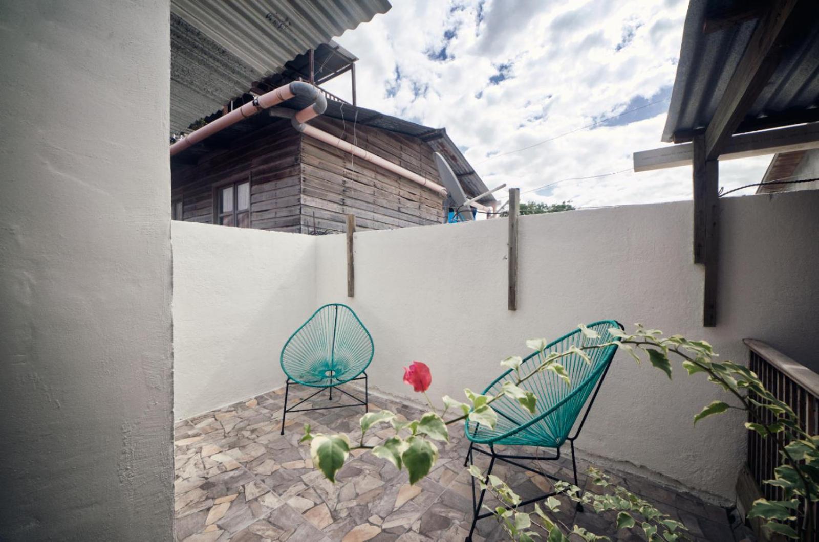Hostal Don Cenobio Flores Bagian luar foto