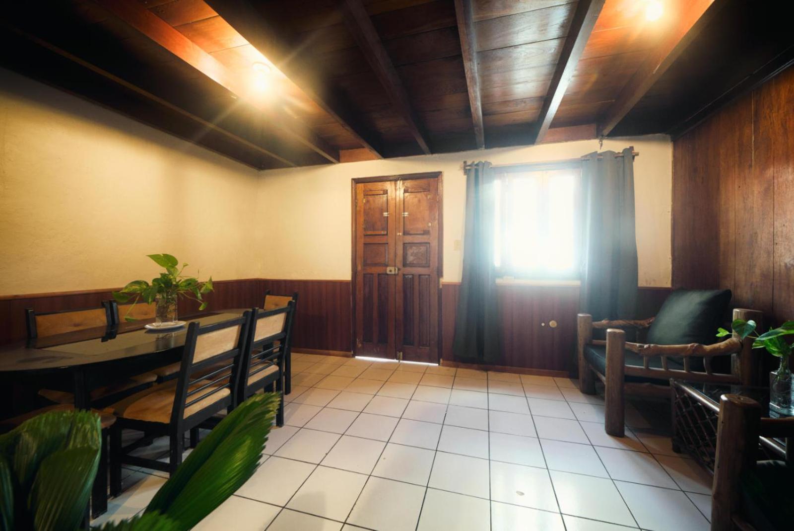 Hostal Don Cenobio Flores Bagian luar foto